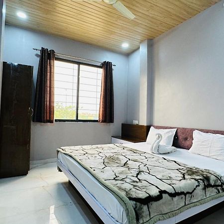 Hotel Kanha Palace Ujjain Esterno foto