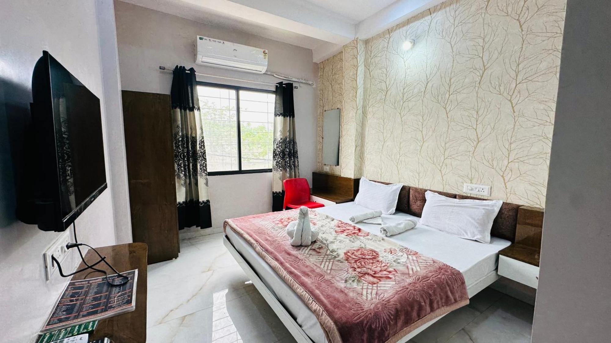 Hotel Kanha Palace Ujjain Esterno foto